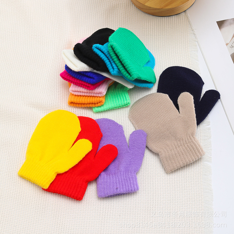 Solid color 1-4 years old kindergarten children's winter warm small gloves baby anti-scratch knitted bag gloves