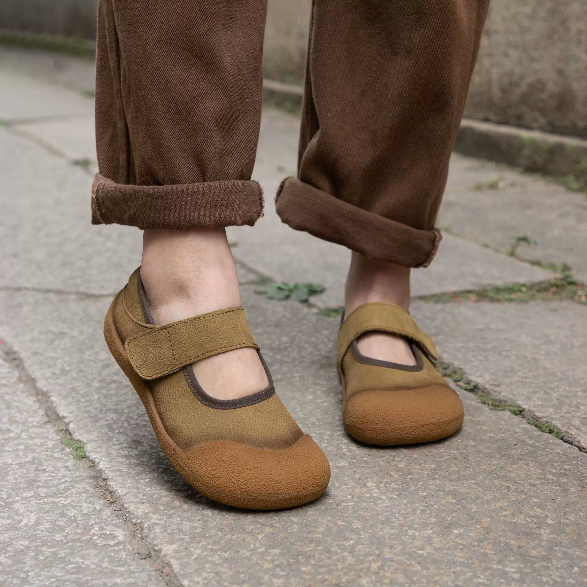 2025春季新款丑萌真皮休闲鞋女头层磨砂牛皮软底软面妈妈鞋批发