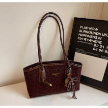 高颜值新款时尚大容量托特包百搭户外通勤女包洋气豹纹单肩腋下包