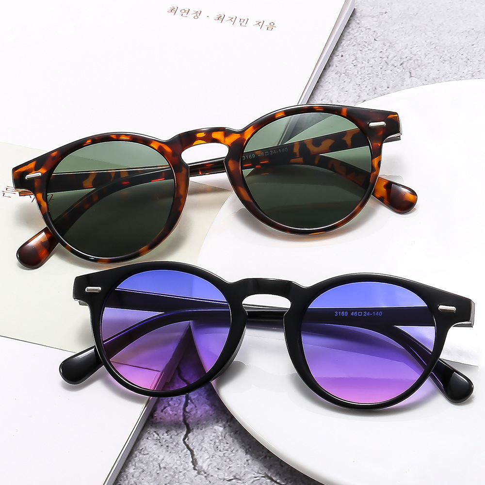 Fashionable marine sunglasses for men and women