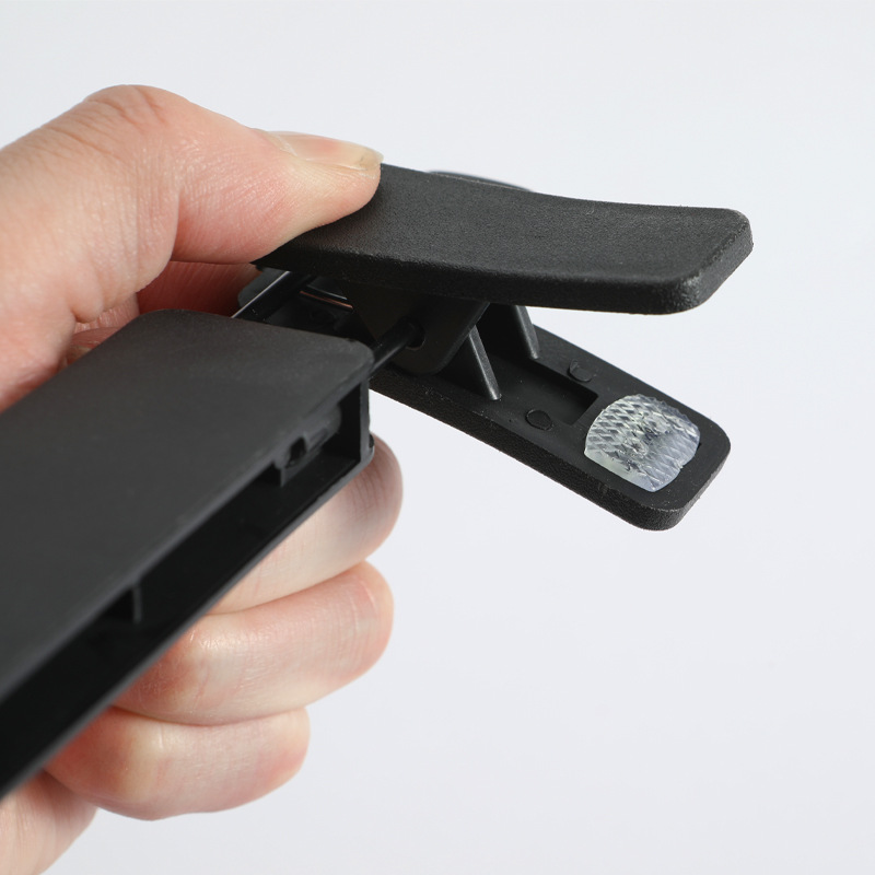 Blanco y Negro pantalones esmerilados pantalones de rack clip antideslizante tienda de ropa sin costura ropa rack pantalones clip al por mayor fuerte percha falda clip Pantalones