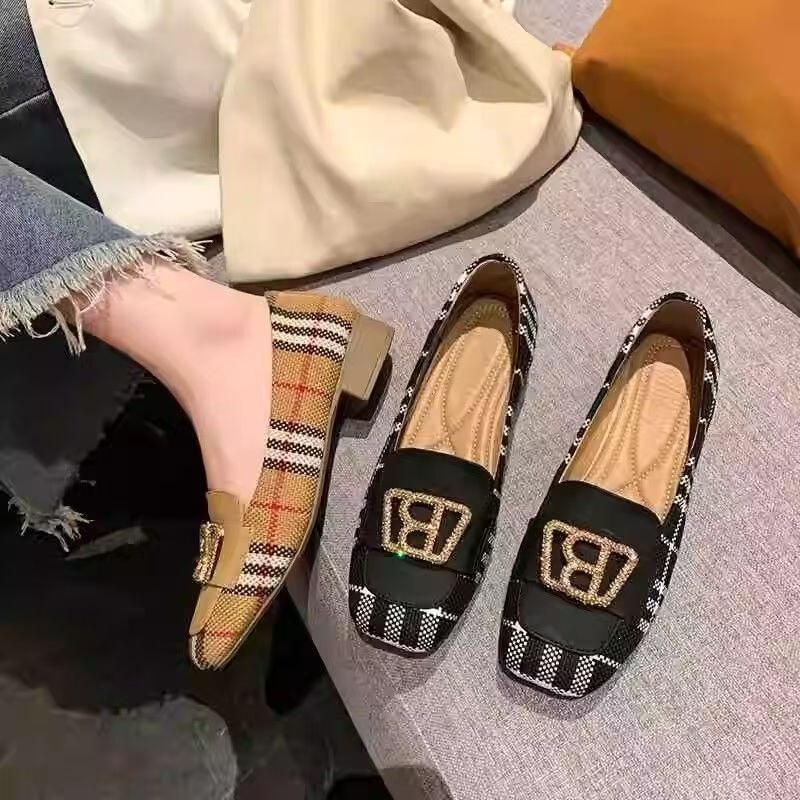 Chanel-Style Plaid Color-Block High Heels for Women, 2025 Spring/Summer New Model, Fashionable Versatile Chunky Heel Shallow Pumps with Metal Buckle Chanel-Style Plaid Color-Block High Heels for Women, 2025 Spring/Summer New Model, Fashionable Versatile Chunky Heel Shallow Pumps with Metal Buckle