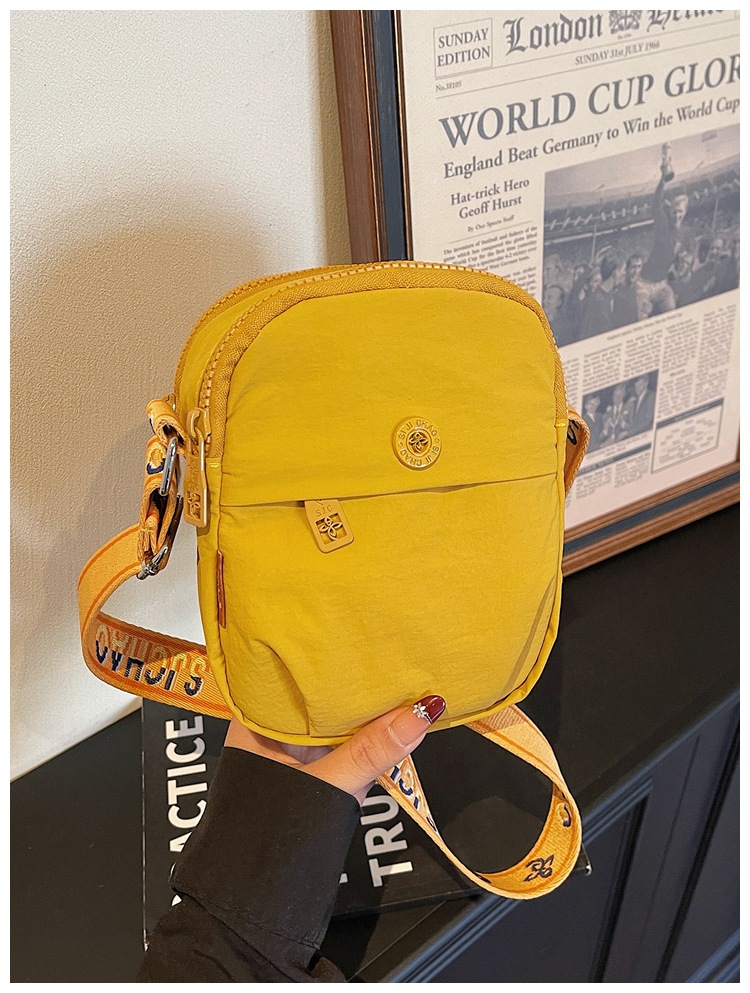 Bolso de nylon de moda para mujeres 2026 nuevo bolso de verano casual simple bolso de viaje ligero bolso de mujer