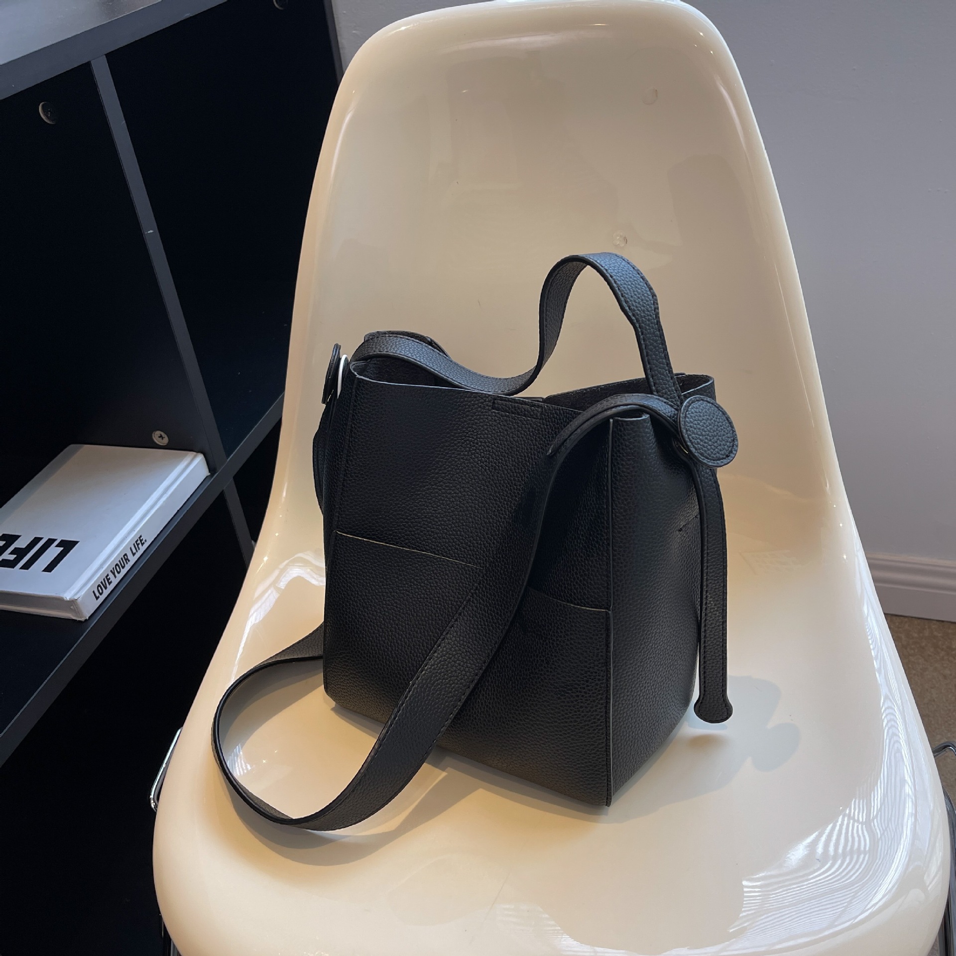 블랙 추가 구매시 우선배송 혜택을 누려보세요