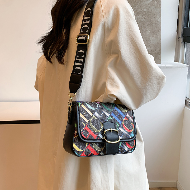 Bolsos transfronterizos 2024 nuevo bolso de hombro de estilo de tendencia de la moda con letras impresas, bolso pequeño de mensajero de todo fósforo