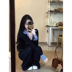 韓系の格子は偽のvネックの長袖のtシャツの女性の春の2025新型のデザイン感の小さい大衆の中で上着を掛けます。
