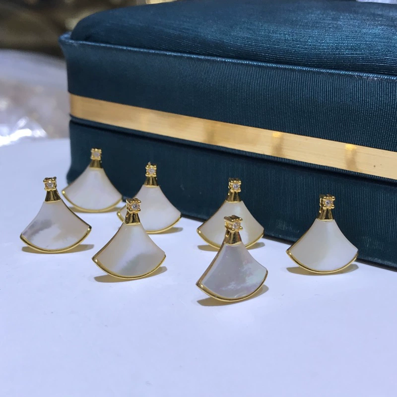 Маленькая юбка-подвеска из белого жемчуга и бриллиантов из золота 18 карат, золотая подвеска au750, полная бриллиантов, доступное роскошное простое ожерелье в форме веера