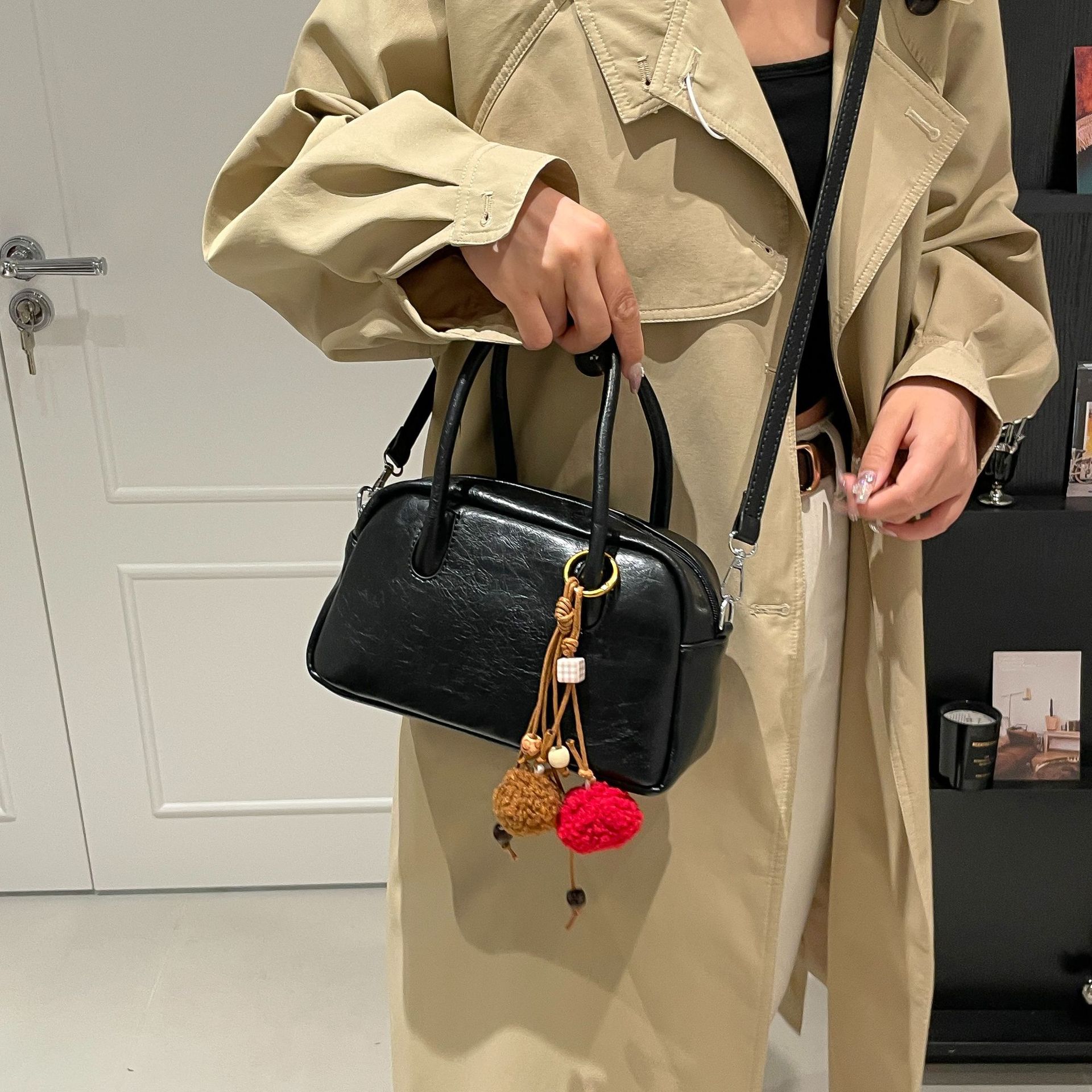 Bolsa de brazo retrógrada nicho mujer 2025 nueva moda bolso de bolos portátil de moda simple bolso de viaje de gran capacidad