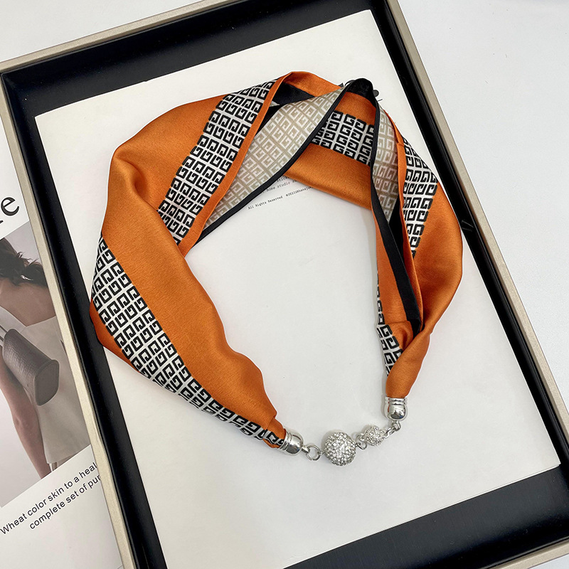 Primavera y verano nueva celebridad en línea mismo estilo banda de pelo bufanda correa de muñeca perezoso multi-funcional hebilla de succión magnética pequeña bufanda Venta caliente