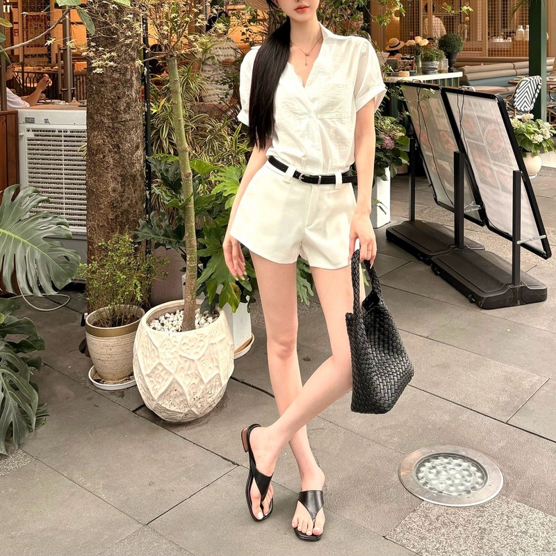 白色时尚边v领短袖衬衫女夏季度假风气质套装休闲阔腿短裤两件套|undefined