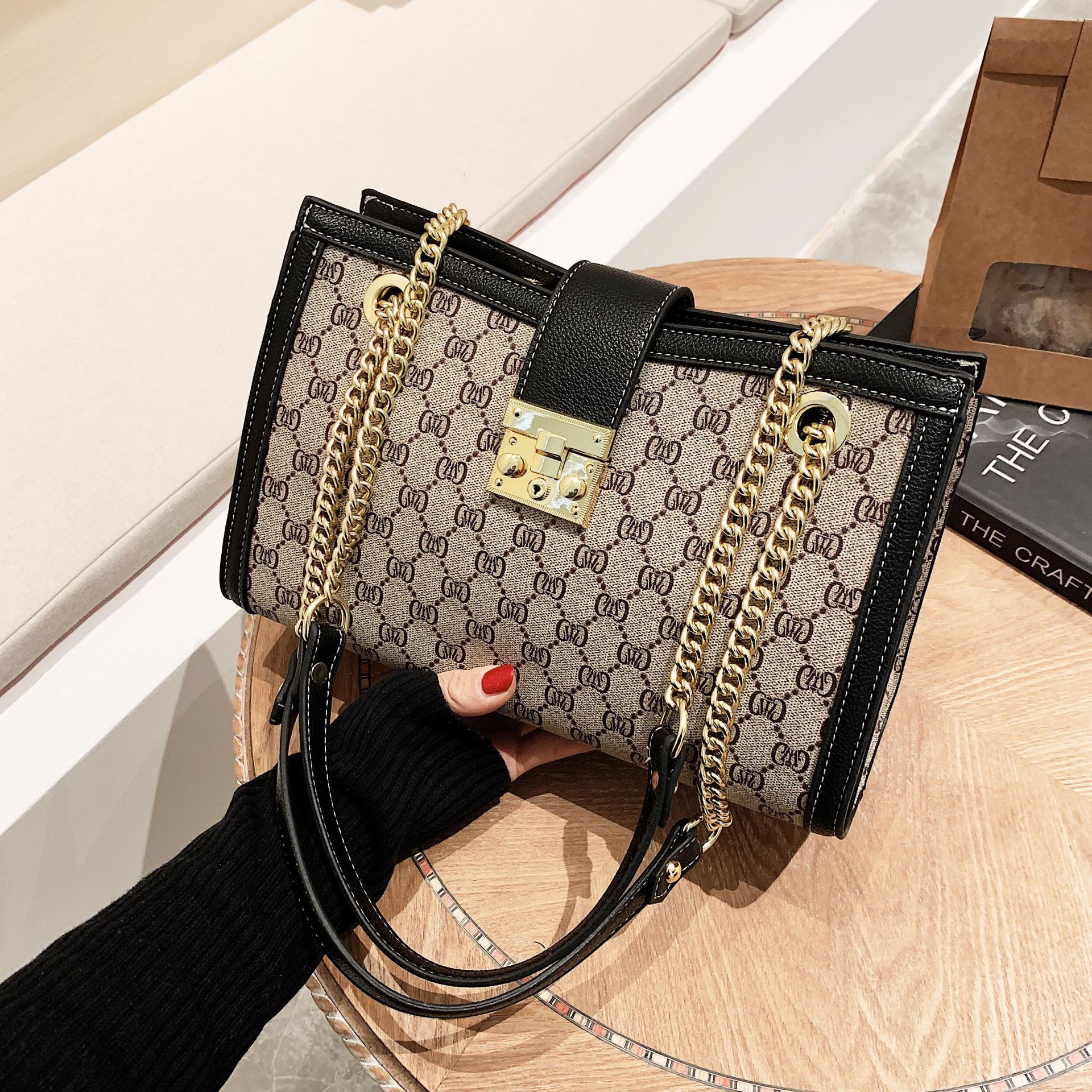 欧米2025年ファッション大容量プリントトートバッグ女性用新作トレンドレトロカジュアルチェーンバッグショルダーバッグ/脇下バッグ