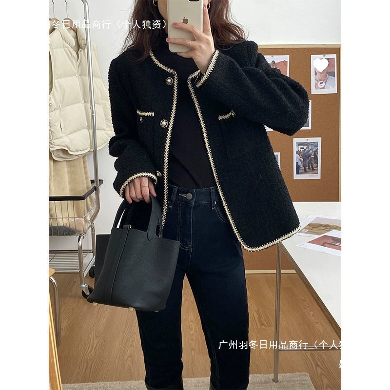 2024 Весна и осень Новый корейский стиль Западный стиль Маленькая ароматная куртка Женская повседневная куртка с круглым вырезом и жемчужными пуговицами Легко сочетается с топом в европейском и американском стиле