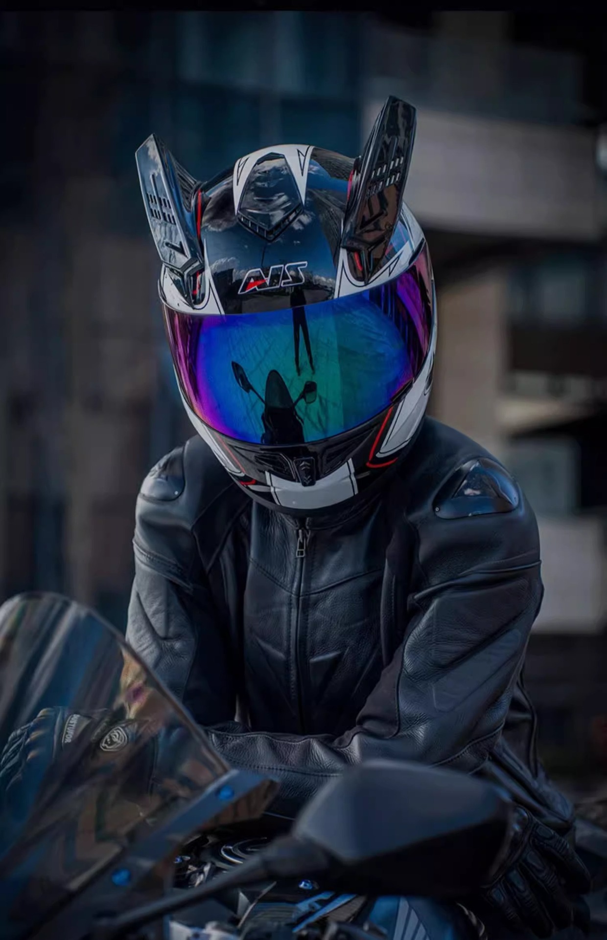 Aishi Men's and Women's Motorcycle Helmets with Personalized Horns, Full-Face Helmets for Motorcycles, Suitable for All Seasons, Summer Electric Safety Helmets, Gray, 3C Certified