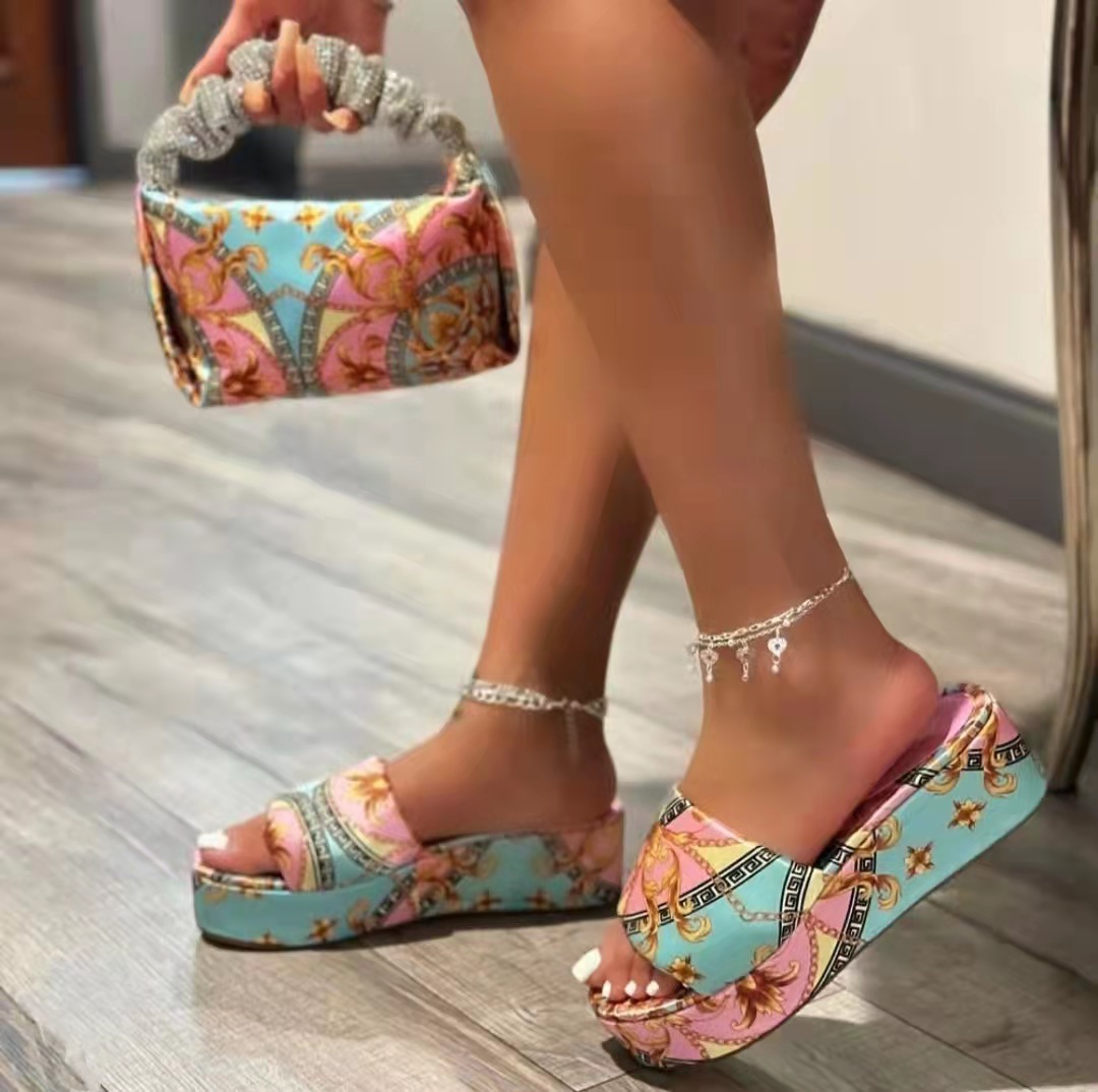 2024 Sommer Neue Kiefer Kuchen Dicke Sohle Damenschuhe High Slope Heel Hausschuhe Große 36-43_voghion.com