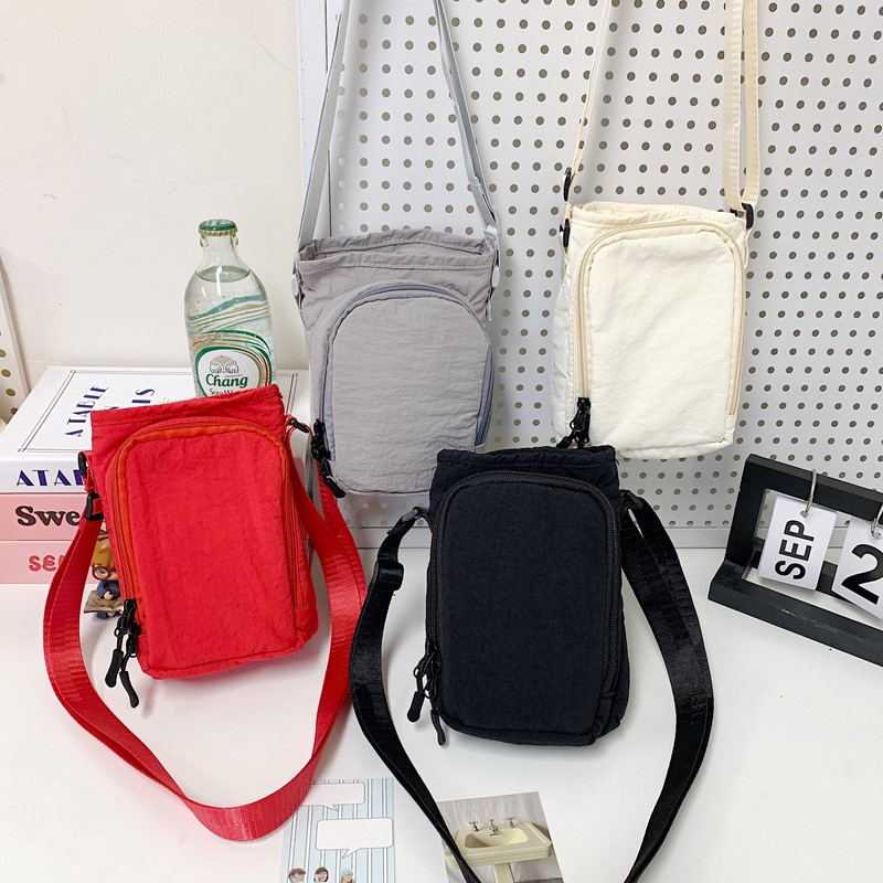 Diseño de nicho bolso de teléfono móvil ligero portátil al aire libre para mujeres bolso de hombro simple hervidor de agua para viajar bolso de cambio universal