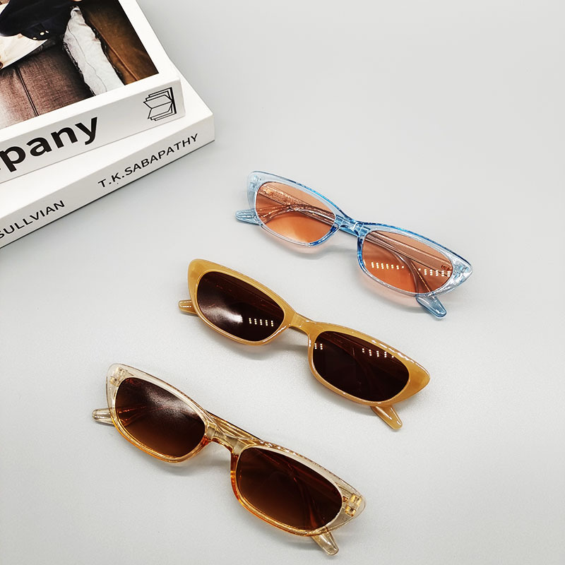 Korean Version Of Small Frame Cat Eyes Sunglasses display picture 4