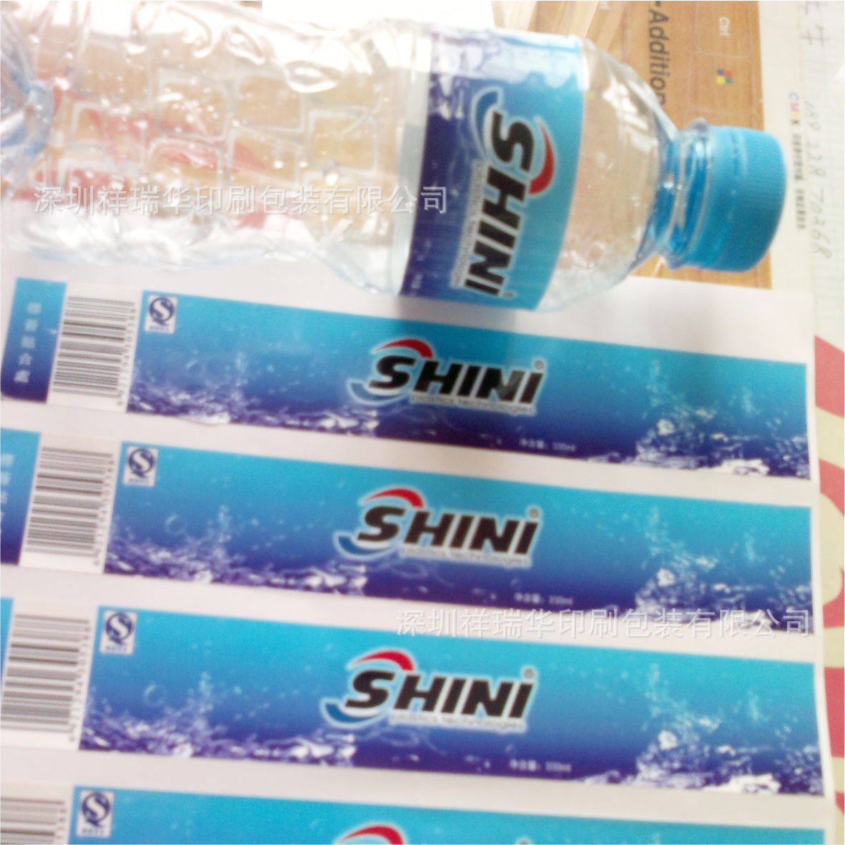 深圳工厂透明不干胶标签PVC不干胶印刷彩色透明贴纸烫金logo