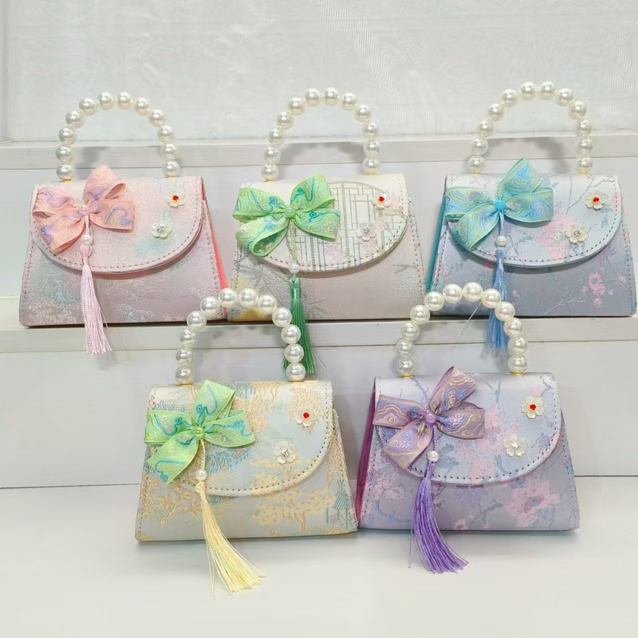 Bolsas de niños arco de estilo chino borda de niña pequeña princesa perla bolsa de cambio de mano al por mayor