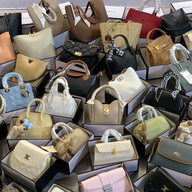 Brand new women's bags, original packaging, mixed styles in bulk, women's shoulder and crossbody bags, wholesale supply for foreign trade and live streaming Brand new women's bags, original packaging, mixed styles in bulk, women's shoulder and crossbody bags, wholesale supply for foreign trade and live streaming