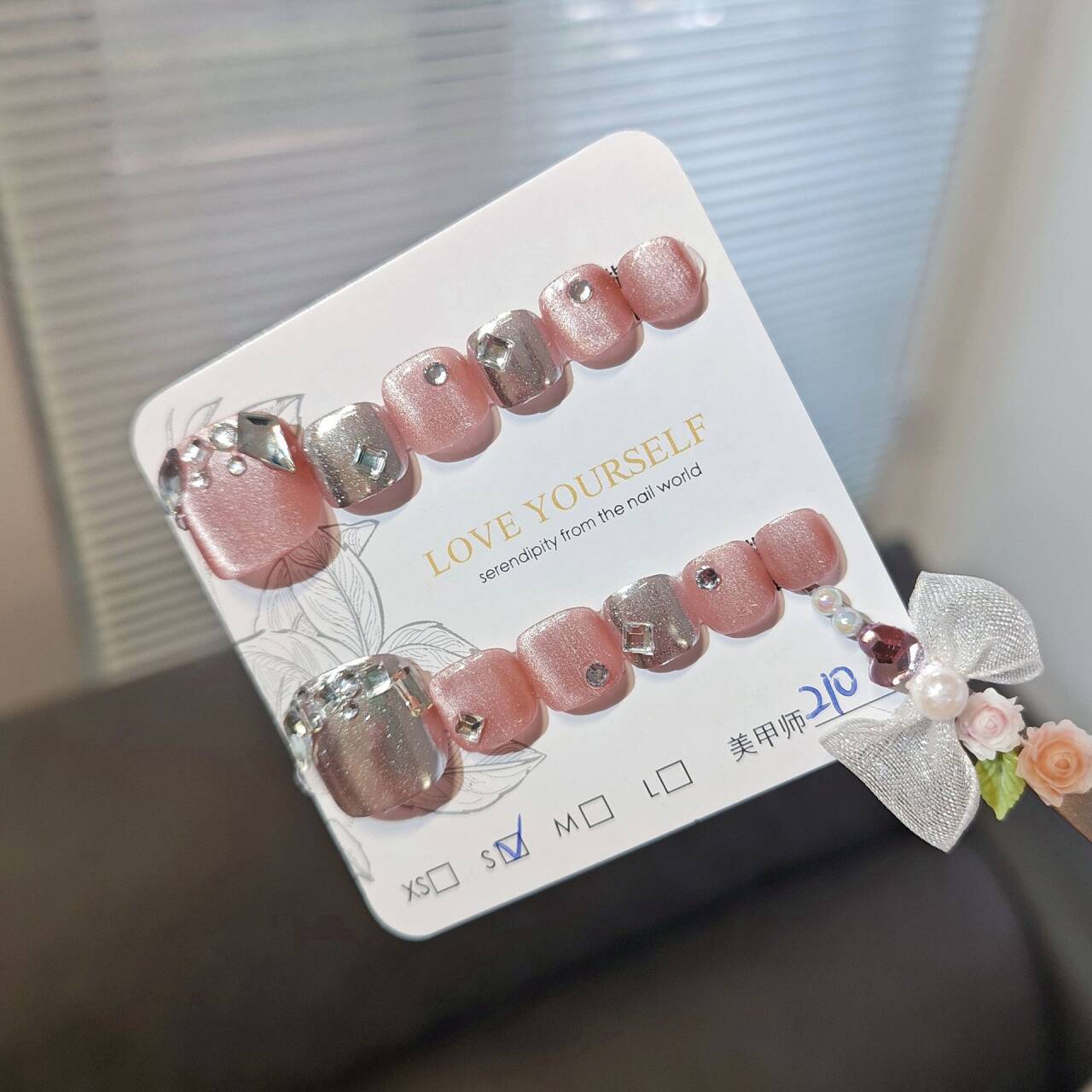 Uñas postizas de ojo de gato hechas a mano, modelo 2026, piezas de uñas usables, pegatinas de uñas para pies removibles.