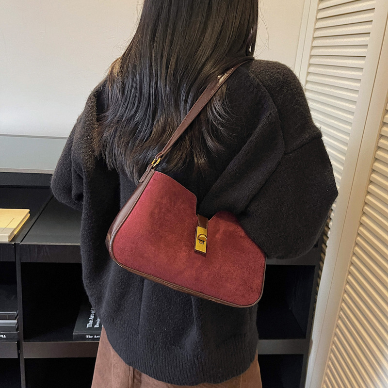 Transfronterizos de alto nivel esmerizado bolsas de brazo portátiles mujeres 2025 invierno nuevo tipo de lujo nicho bolso de hombro de viaje mochila