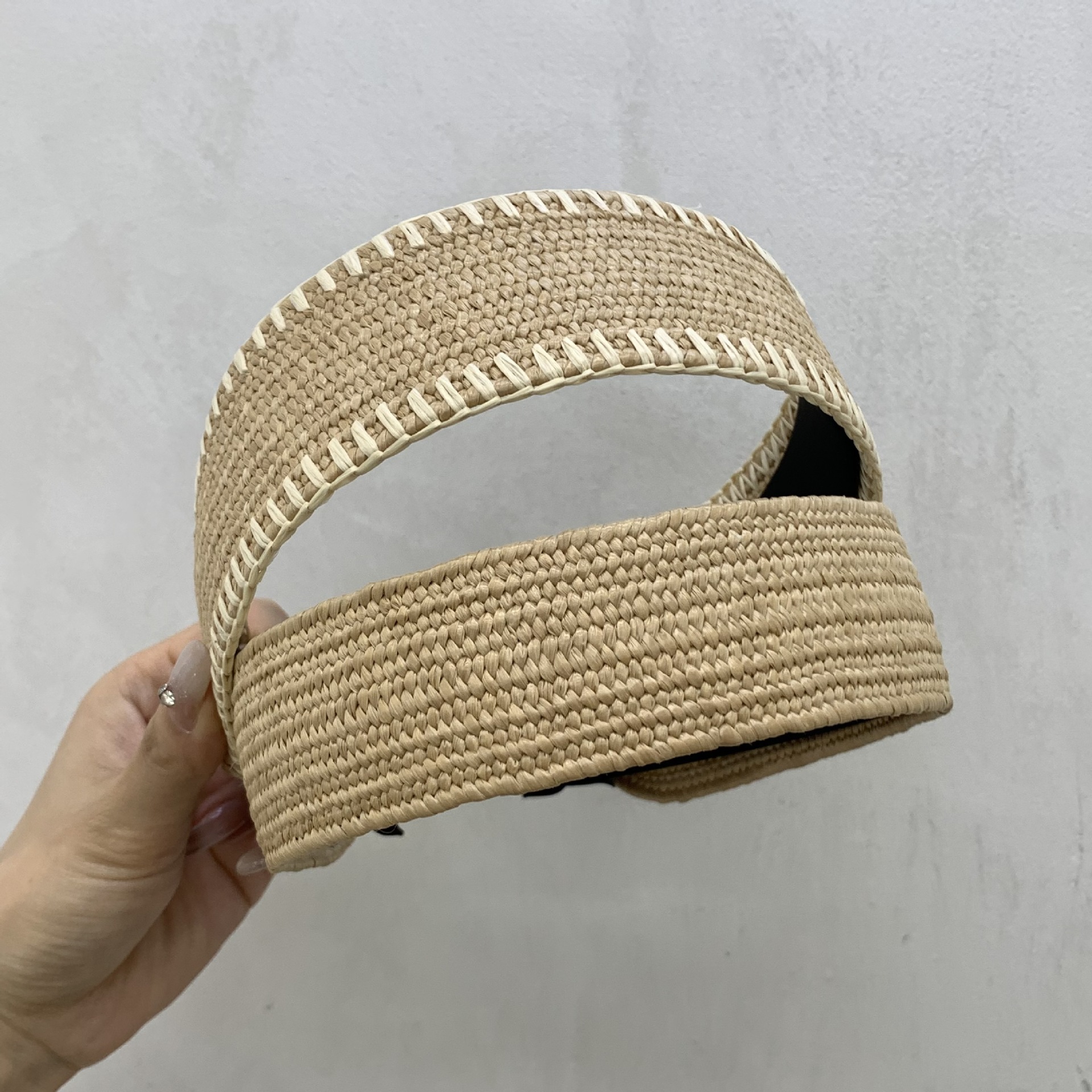 Estilo de vacaciones de verano coreano, patrón geométrico de paja a juego, tablero de luz de contraste de color, diadema de ratán