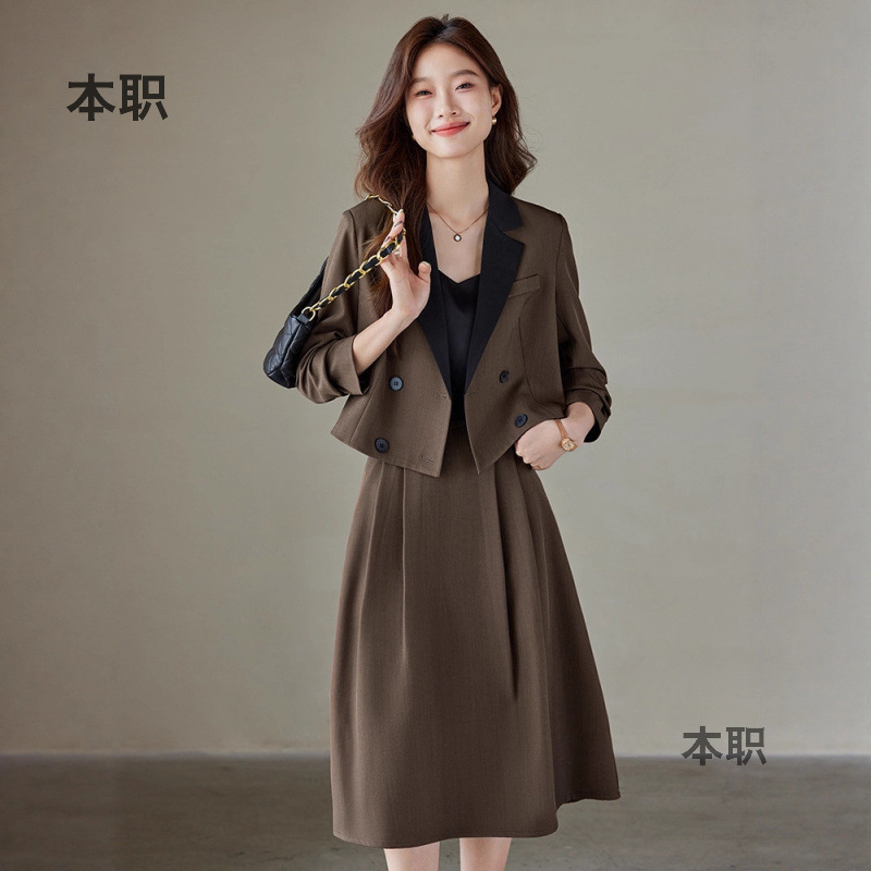 Short Casual Blazer for Women, Spring and Autumn 2026 New Style, Fashionable and Elegant, Petite and Versatile Suit Set