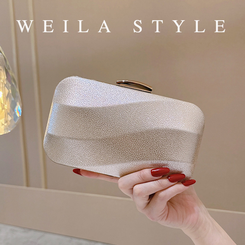 Pochette da sera elegante color champagne oro per donna_voghion.com