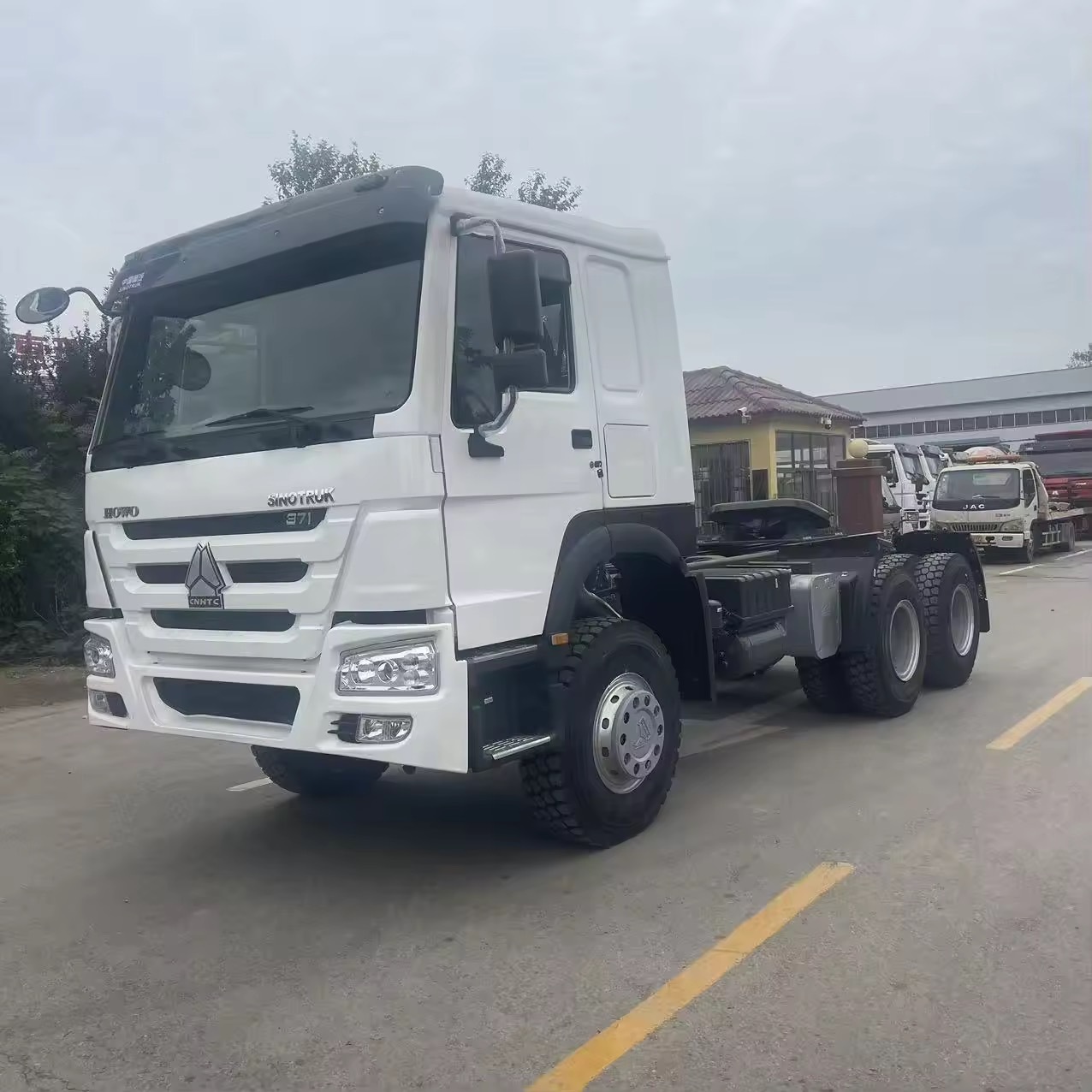 Howo Tractor Truck, Semi-Trailer Tractor Truck for Logistics Transportation, Heavy-Duty Trailer, Semi-Trailer Head, Howo Tractor Head