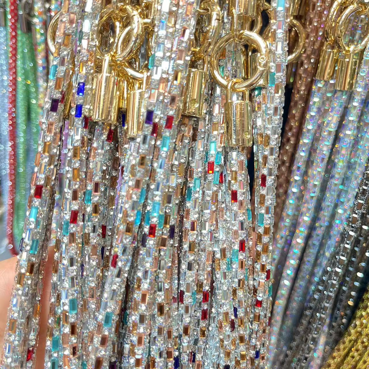 0.7 Cadena de mensajero tres en uno de tira larga de cristal, cordón creativo para teléfono móvil multiusos, joyería de pulsera de diamantes flash de alta calidad, nuevo