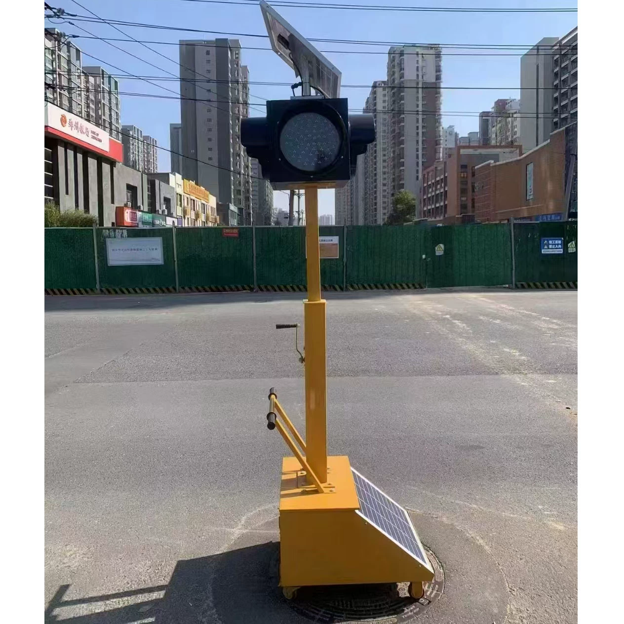 Передвижные светофоры на перекрестке Солнечные световые сигнальные огни Временные красные и зеленые сигнальные огни на сельских перекрестках
