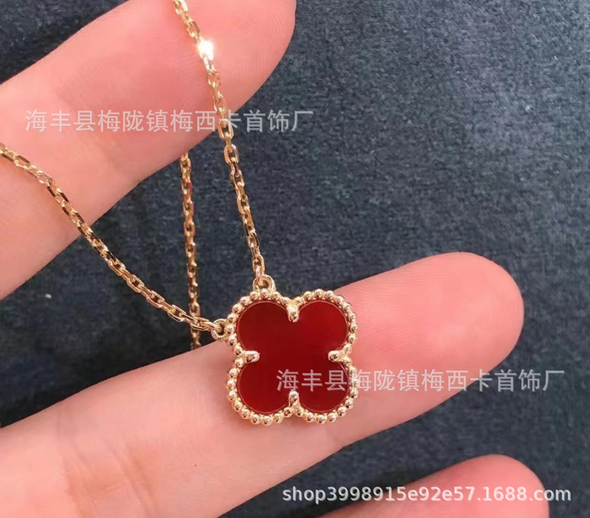 Alta edición V collar de trébol de la suerte de oro sola flor colgante de cadena de clavícula de doble cara gruesa de oro real galvanoplastia ventas directas de la fábrica