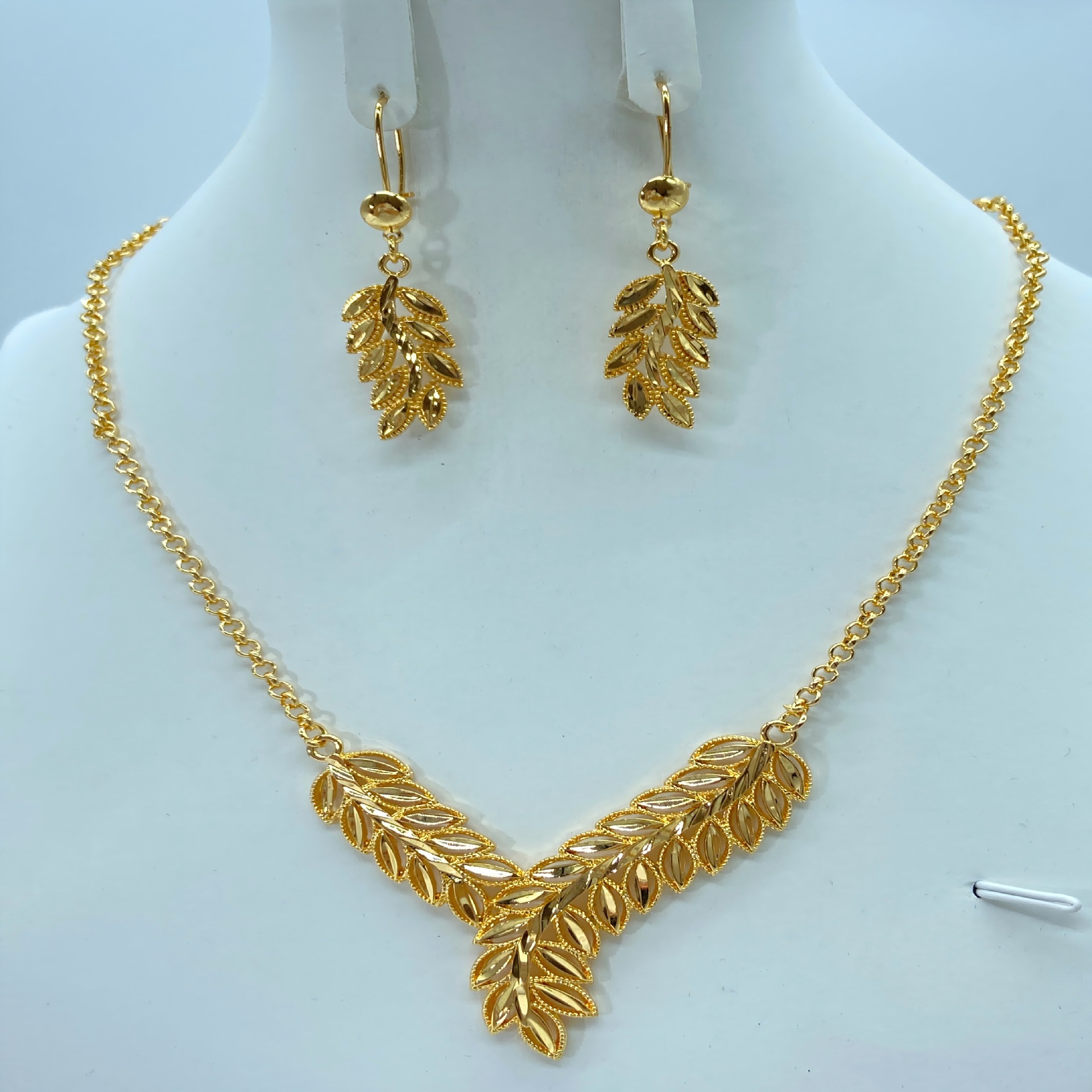 Transfronterizos de moda retro de Oriente Medio conjunto de joyería collar pendientes de boda banquete de bronce de lujo joyería dorada mujer
