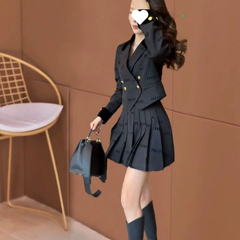 Женский костюм премиум-класса осень 2025, новый стиль преппи, доступная роскошь, модный короткий жакет и плиссированная юбка, комплект из двух предметов