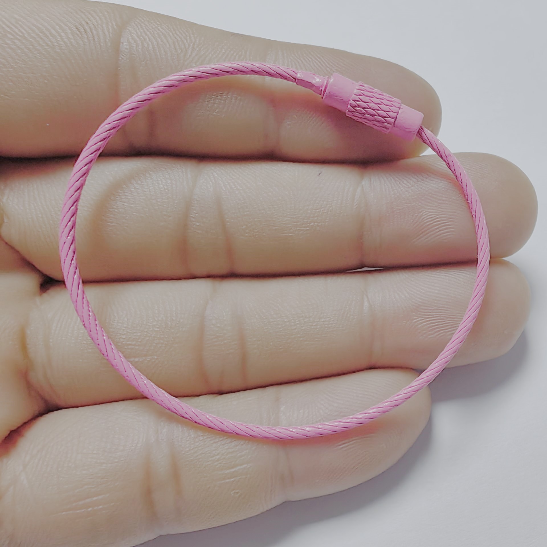 Fabricante Wholesale   Anillo de alambre de acero inoxidable de varios colores   Cordón Keychain    1.5 * 15 cm