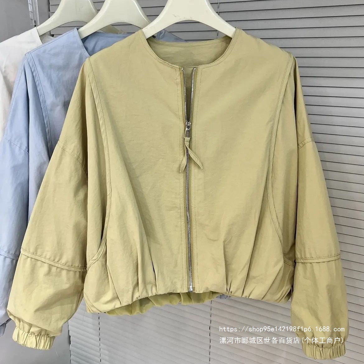 Korean style minimalist solid color petite versatile top, 2026 spring new round neck thin baseball jacket.