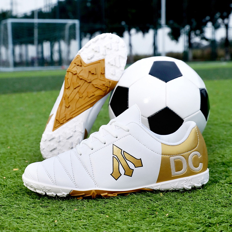 Nuevos zapatos de fútbol transfronterizos de la Copa del Mundo AG de clavos largos de entrenamiento de entrenamiento de estudiantes de competencia baja para hombres TF zapatos de fútbol deportivos de clavos image 3