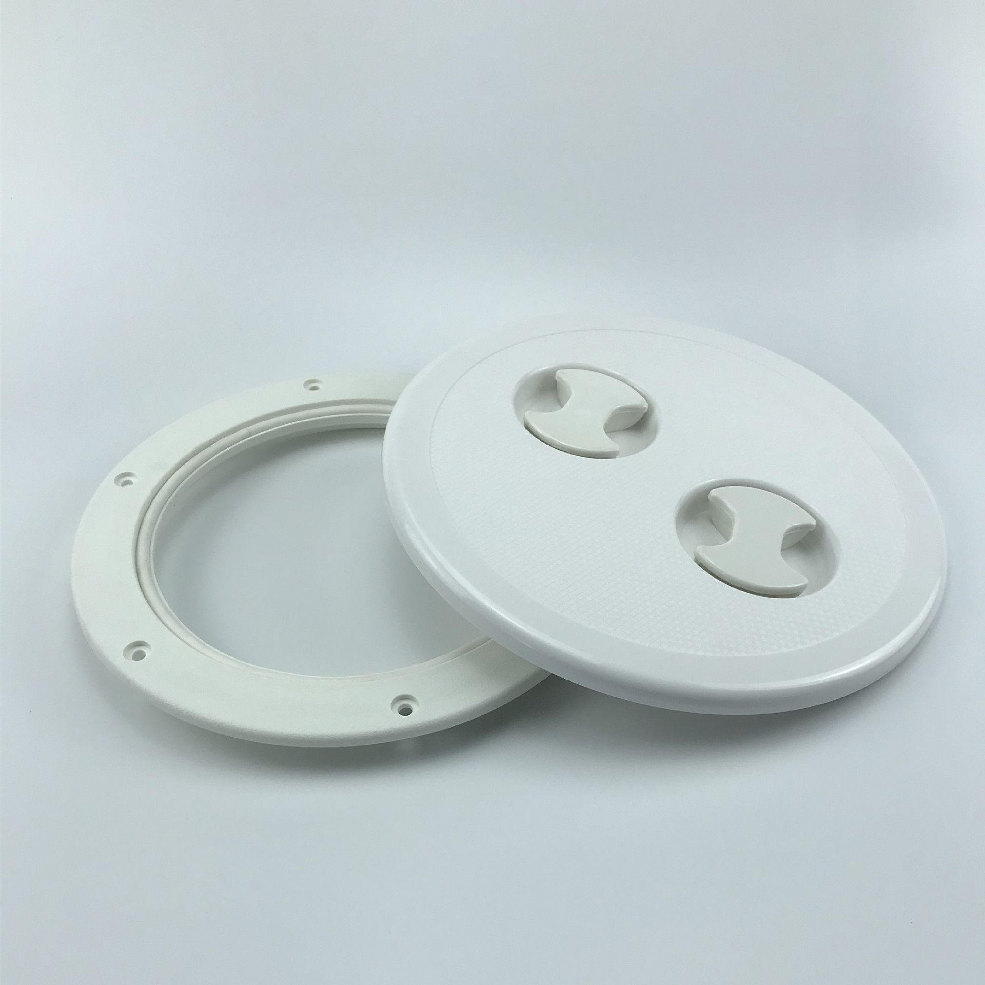 2旋转圆形甲板盖