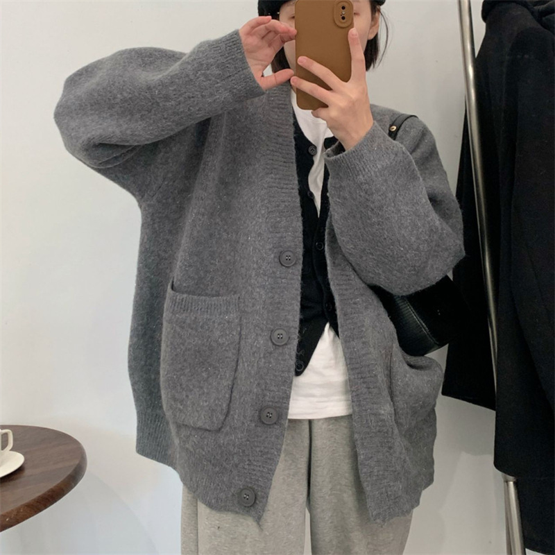 Knitted Cardigan for Women 2025 Autumn and Winter New Sweater Lazy Style Big Flap Pocket Pants Korean Style V-Neck Loose Slim Outwear for Women Knitted Cardigan for Women 2025 Autumn and Winter New Sweater Lazy Style Big Flap Pocket Pants Korean Style V-Neck Loose Slim Outwear for Women