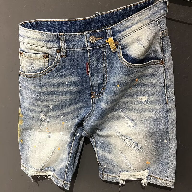 夏のレトロな水洗いは穴が開いています。|undefined