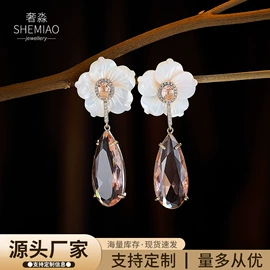 胸针;耳环;耳钉