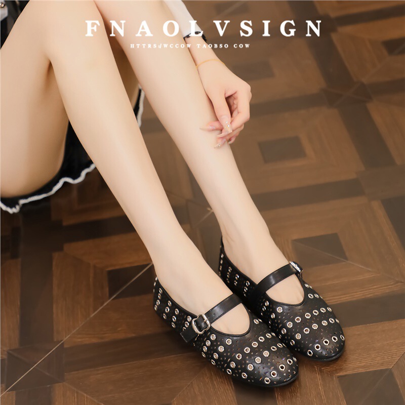 2026 Round-Toe Hollow-Out Women's Retro Niche Flat Shoes with a Single Strap and Shallow Mouth, Popular Spring Trend