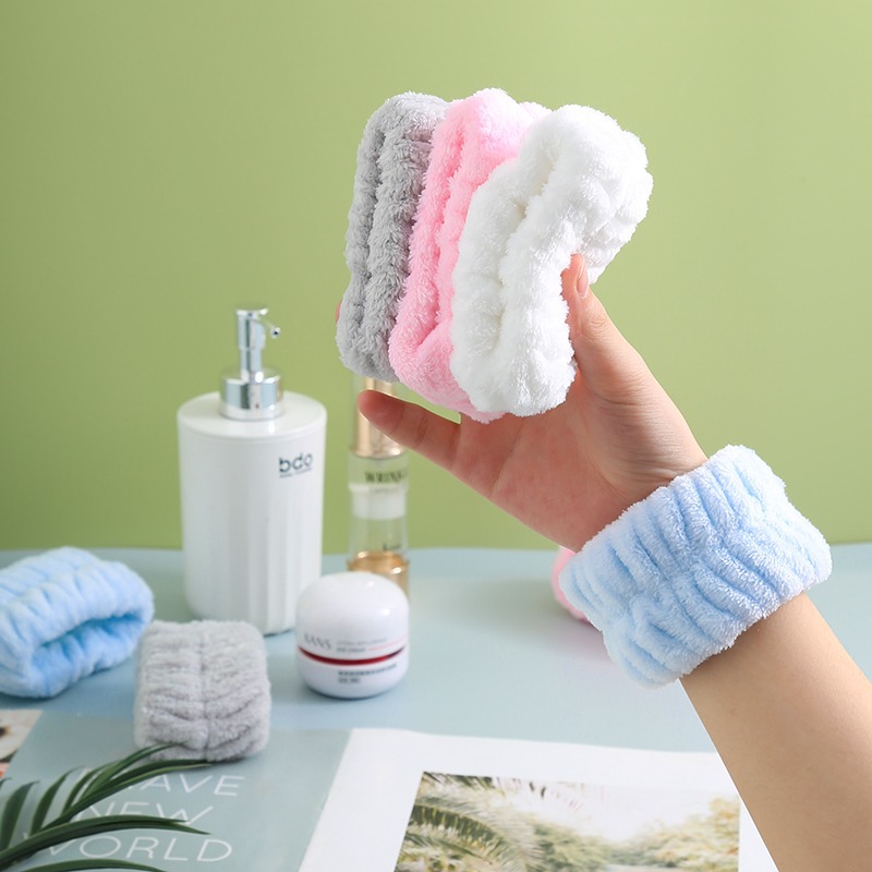 Sports bracelet for face washing
