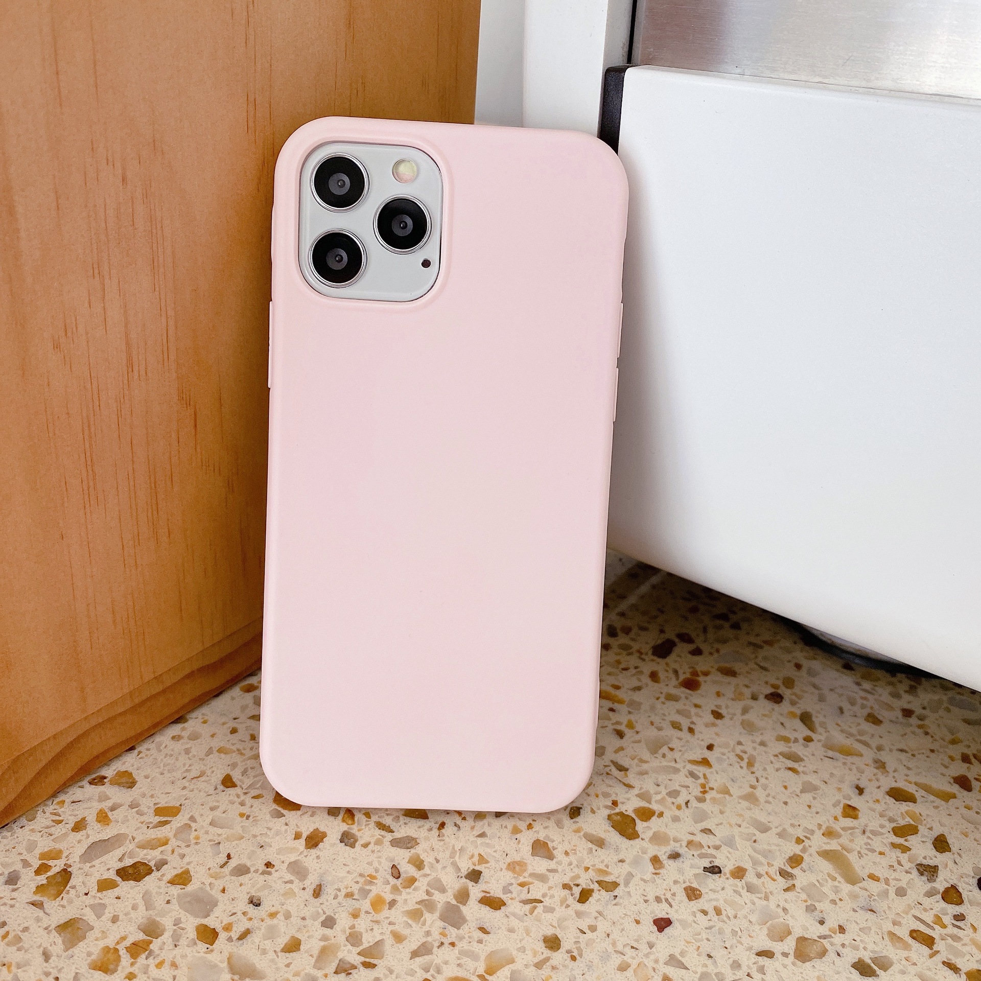 Aplicable a la carcasa del teléfono móvil de Apple X carcasa simple a prueba de caídas de gran agujero 16promax color caramelo que se siente agradable para la piel funda suave de silicona