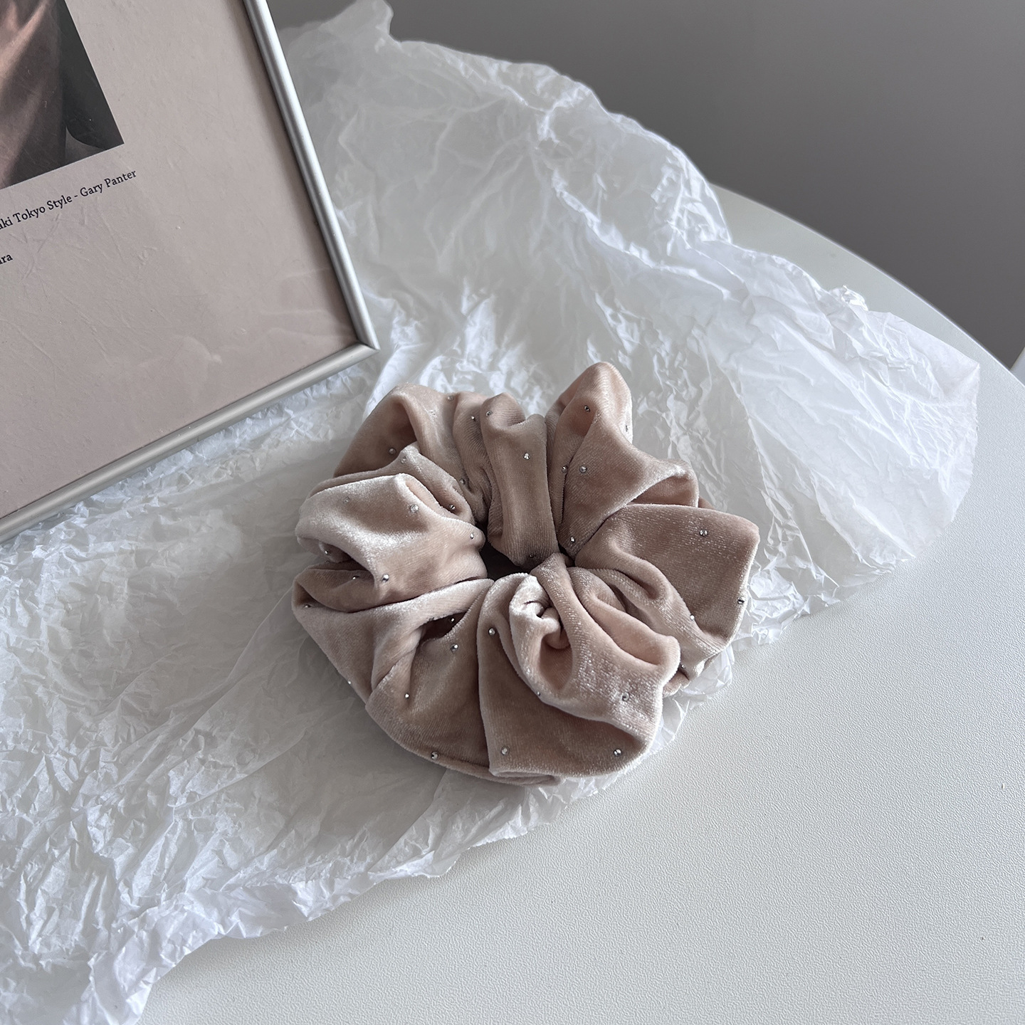 Samt-Haargummi mit Strasssteinen für Herbst und Winter, hochwertiges Haaraccessoire für Pferdeschwänze und Hochsteckfrisuren_voghion.com