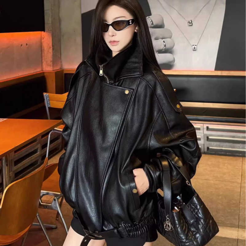 【With Lining】High-end black leather jacket for women, autumn and winter cool and stylish loose-fitting protein leather biker jacket with stand-up collar 【With Lining】High-end black leather jacket for women, autumn and winter cool and stylish loose-fitting protein leather biker jacket with stand-up collar