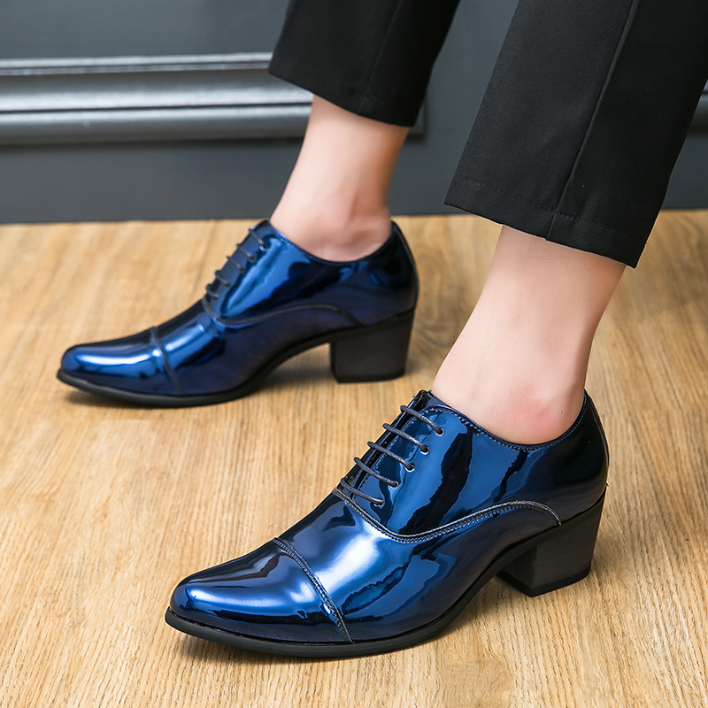 Zapatos de hombre de tacones altos de punta transfronterizos de tamaño grande estilo británico estilo de peinado maestro zapatos de cuero estilo europeo y americano casual zapatos de negocios