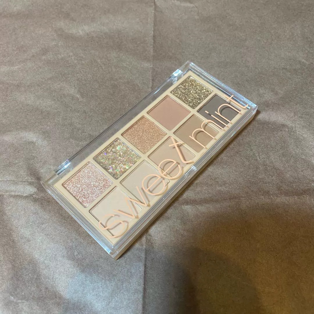 Eyeshadow Palette (sweet mint) 10 Colors — Matte & Shimmer Shades, Compact Travel Size
