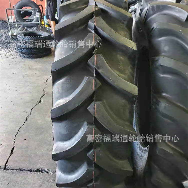 16.9-30农用拖拉机旱田人字花纹斜交充气轮胎16.9-30耐磨防滑轮胎