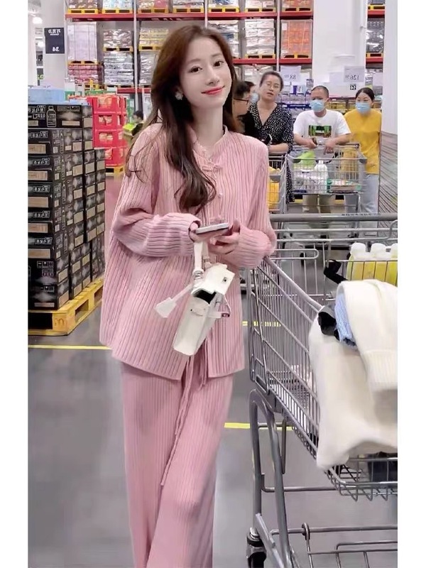 欧洲站女装2025新款洋气减龄高级感粉色阔腿裤套装针织两件套秋冬|undefined